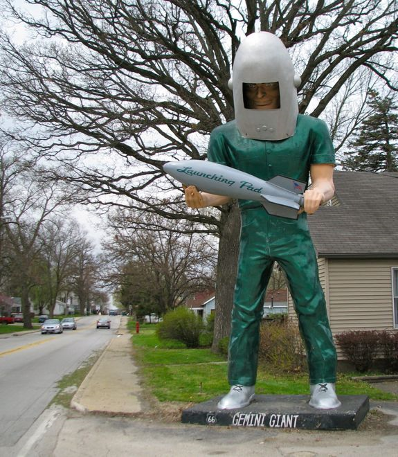 gemini giantr willmington il muffler man statue